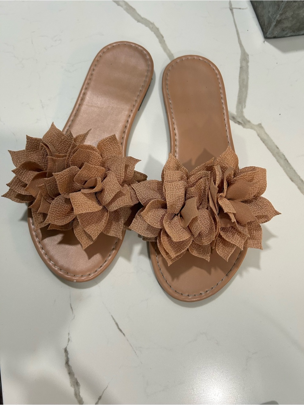 Women’s Floral Slide Sandals - Tan